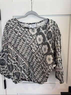 Omika Black & White Mixed Floral Print Pullover